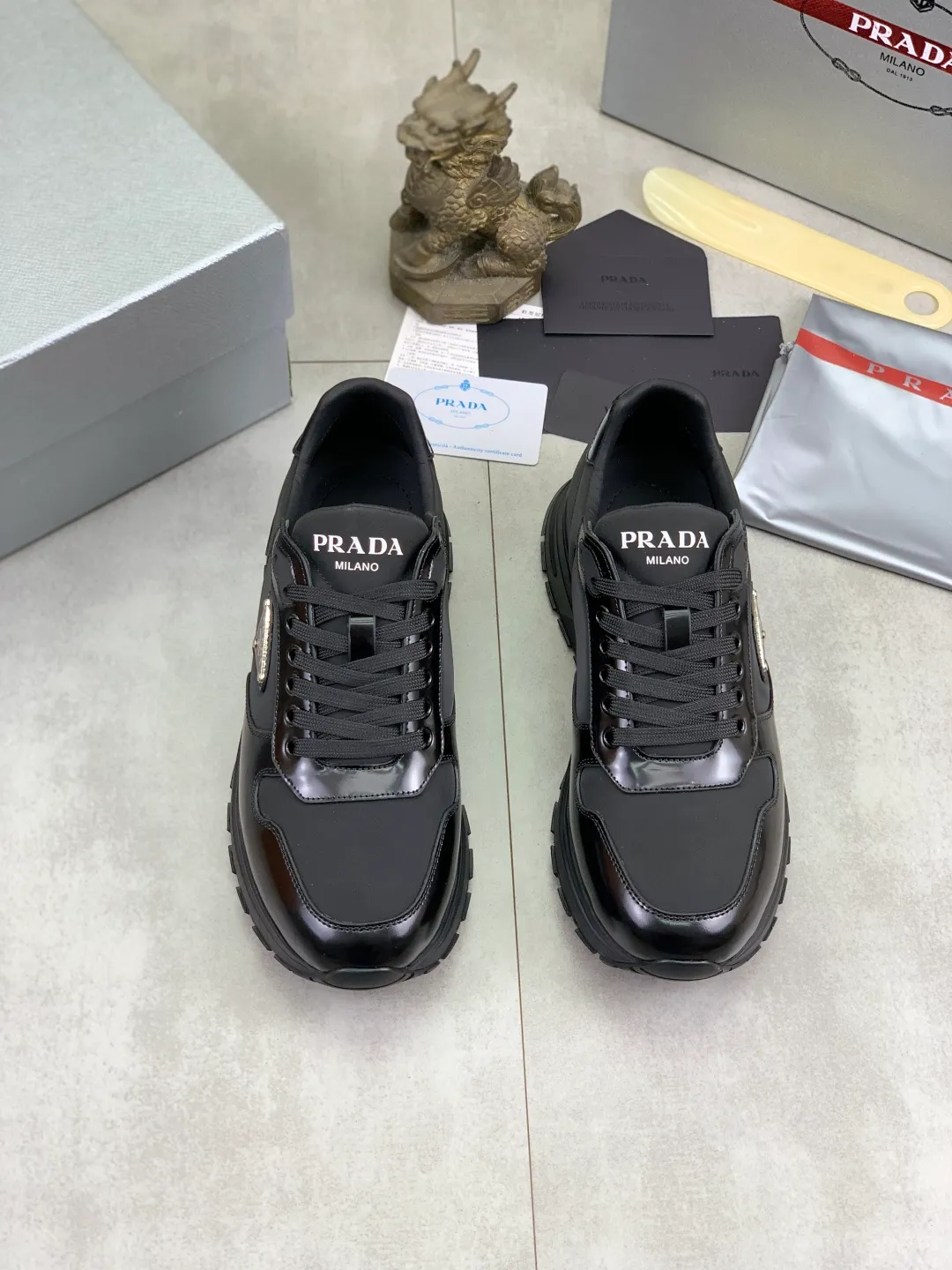 Men's shoes 💰P580💰 [New style] High version official website popular models are on the market, 🆘 The trendy brand (Prada) mainly promotes popular models, avant-garde and versatile fashionable men's shoes private version mold opening, cowhide surface splicing 1:1 replica... Fashion is simple, original imported cowhide and lining cowhide feet; the atmosphere and personality are more fashionable, eye-catching and pursuing class. It will subvert the old idea and be with you to spend time with you. A must-have for fashionistas! Must keep for yourself ! High-end comfort, high-end quality workmanship. Size: 38-45; multiple colors available.
